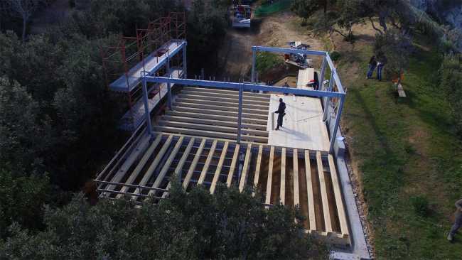 costruzione di un ristorante in legno e acciaio